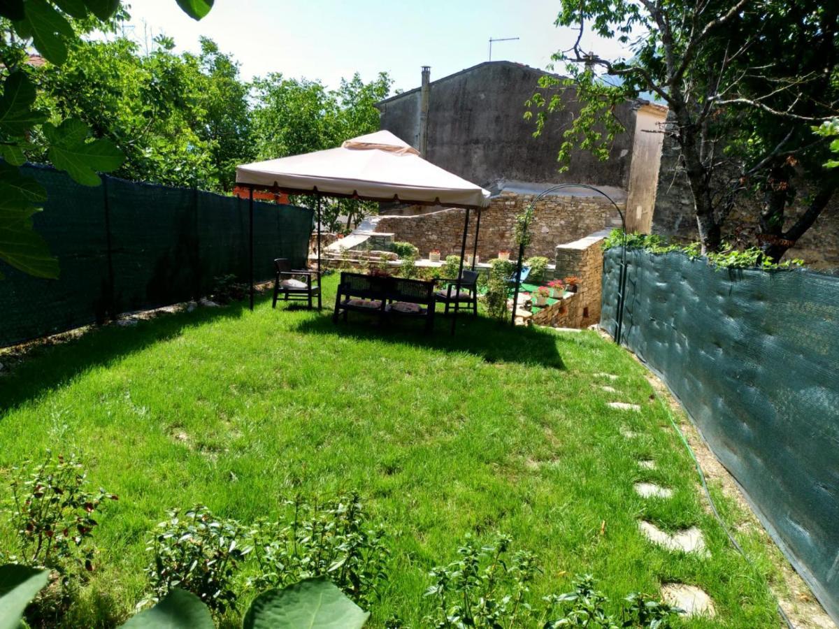 L'angolo fiorito Castelpetroso Esterno foto