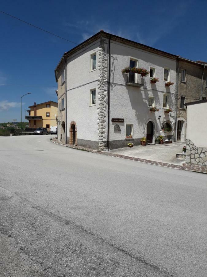 L'angolo fiorito Castelpetroso Esterno foto